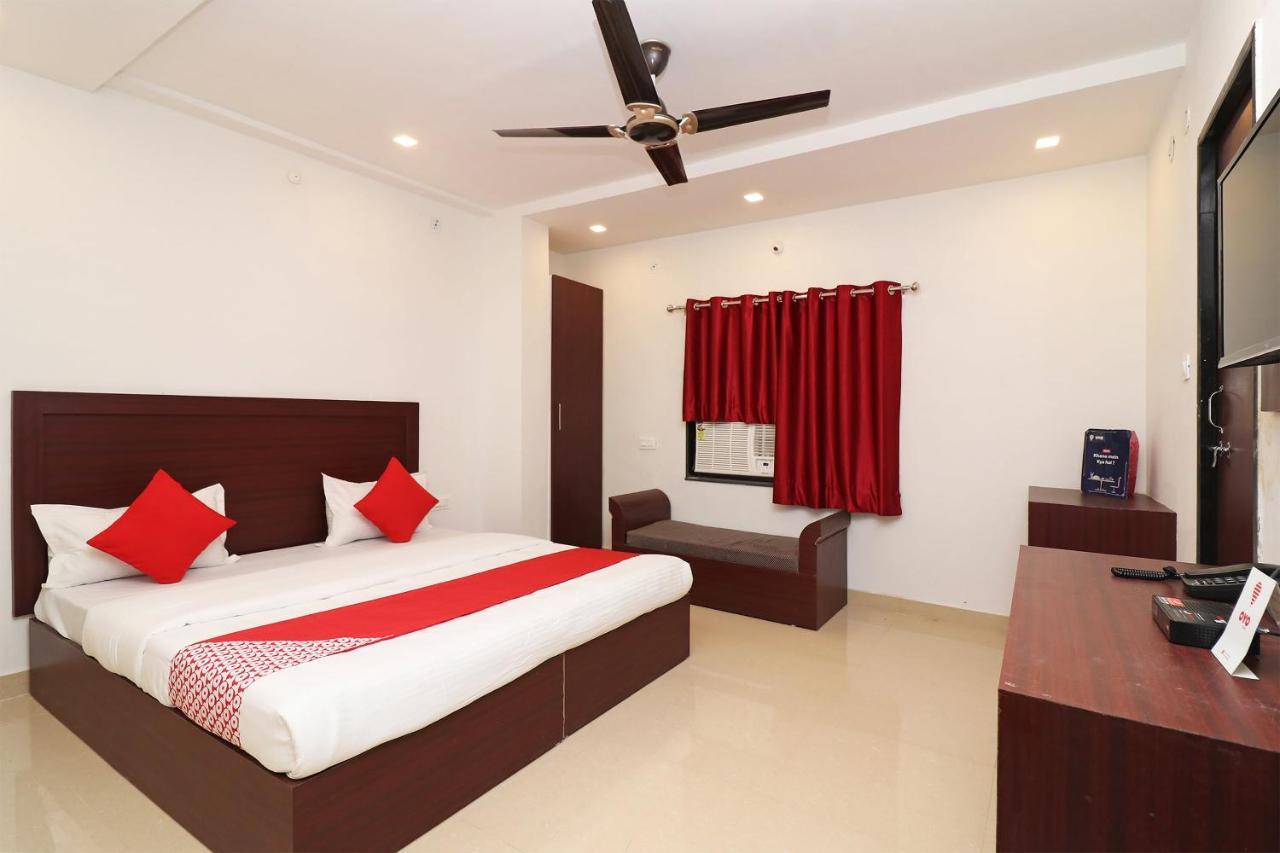 Oyo 1021 Hotel Gayatri Residency Tirath Экстерьер фото