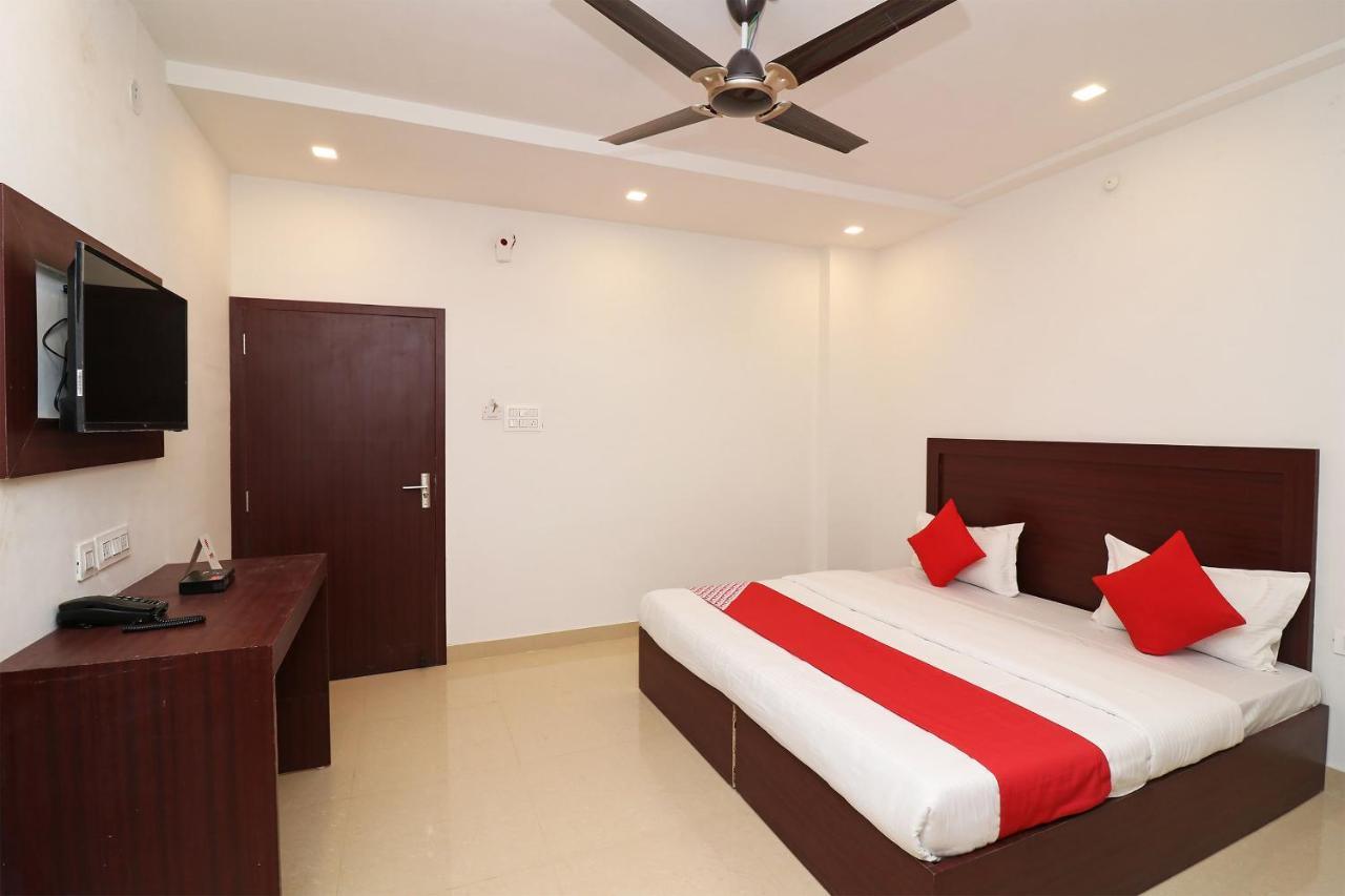 Oyo 1021 Hotel Gayatri Residency Tirath Экстерьер фото
