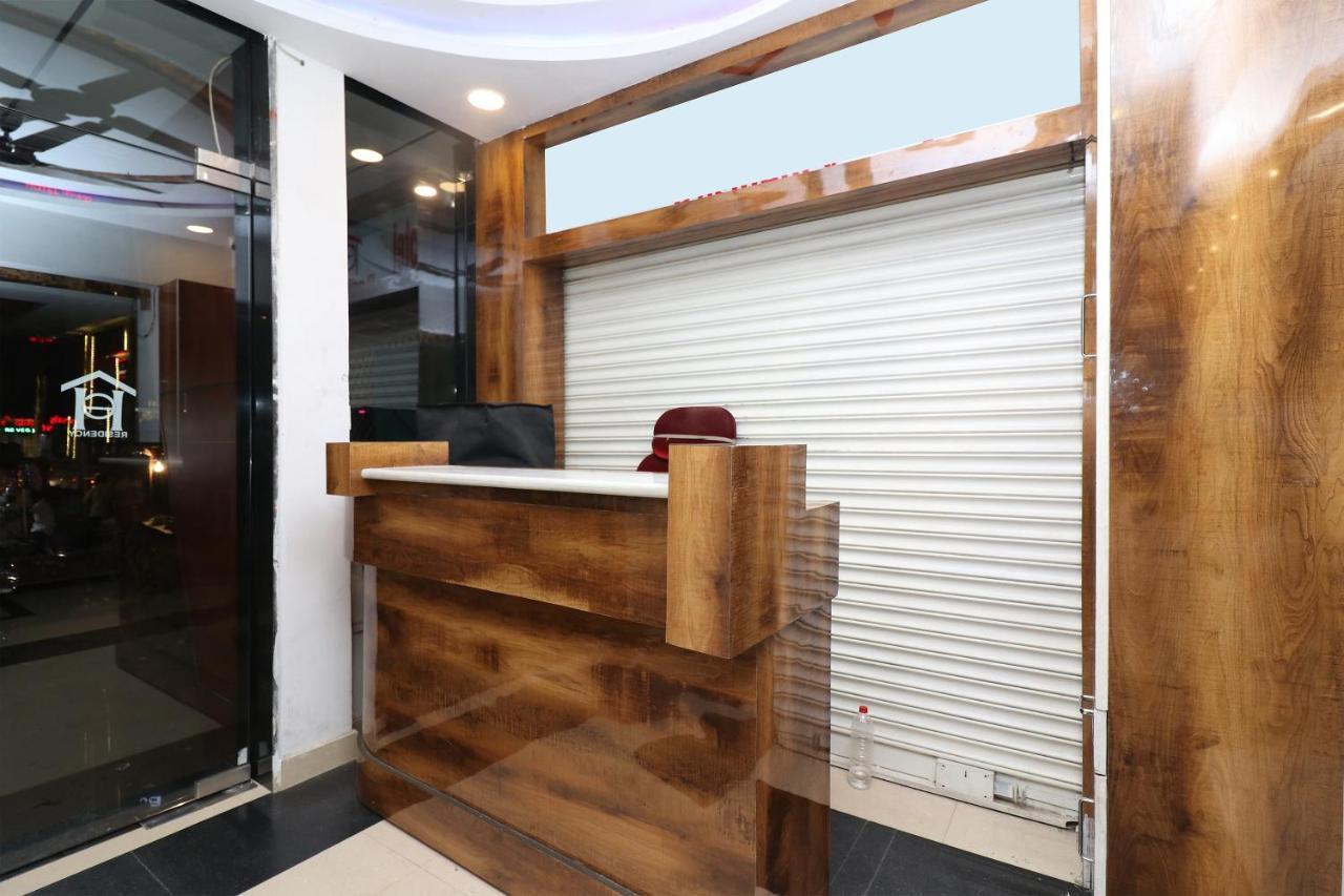 Oyo 1021 Hotel Gayatri Residency Tirath Экстерьер фото