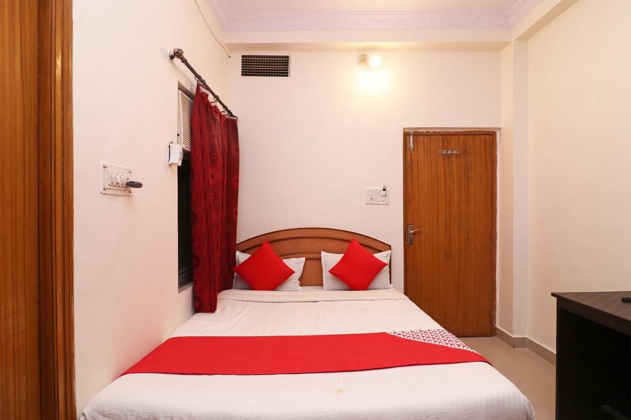 Oyo 1021 Hotel Gayatri Residency Tirath Экстерьер фото